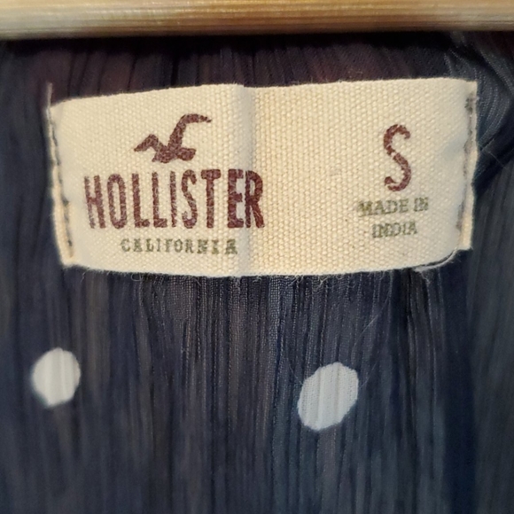 đź’™Hollister Polka-dot Blouse - Picture 4 of 14